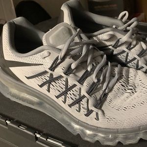 Nike Air Max 2015 (Mens) size 9